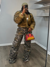 Load image into Gallery viewer, Grizzley : fur coat